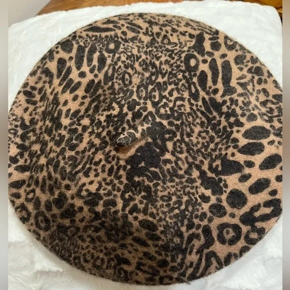 International concept, wool blend,French beret, hat, animal, print, Blk/Brn NWT - Picture 1 of 6